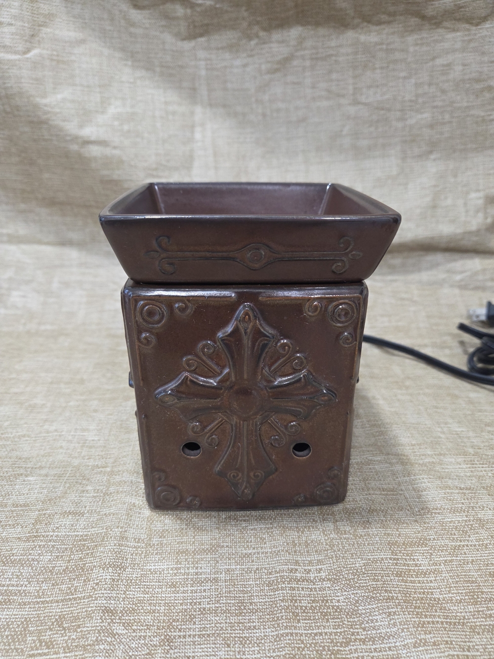 Scentsy Retired "Faith" Rustic Brown Embossed Warmer w/ Celtic Cross Motif w/box